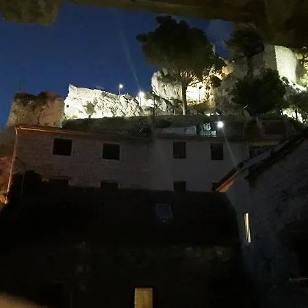 Dux Ad1735 Omis Exterior photo